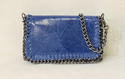 Bandolera de piel con cadena