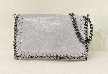 Bandolera de piel con cadena