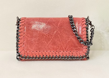 Bandolera de piel con cadena