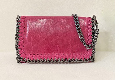 Bandolera de piel con cadena