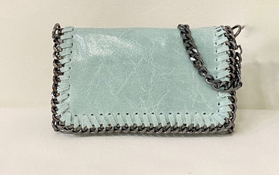 Bandolera de piel con cadena