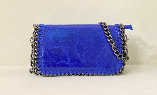 Bandolera de piel con cadena