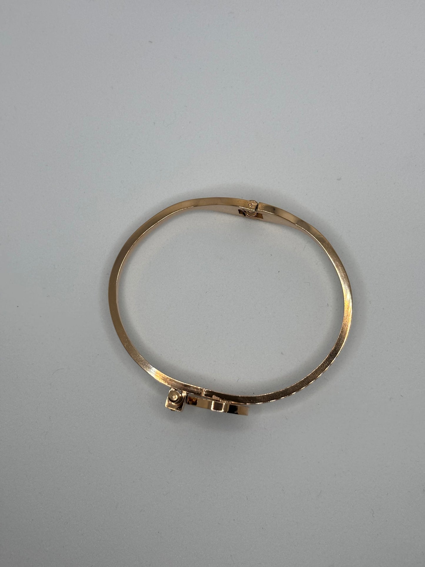 Pulsera rígida