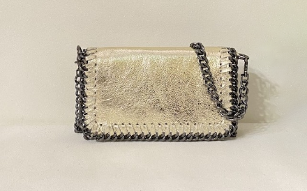 Bandolera de piel con cadena