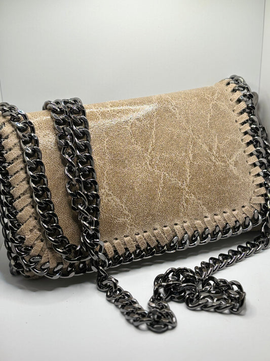 Bandolera de piel con cadena