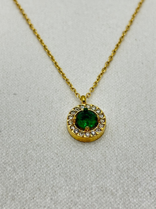 Collar dorado con circonita