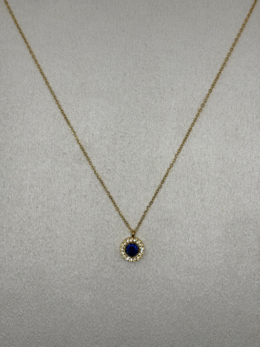 Collar dorado con circonita